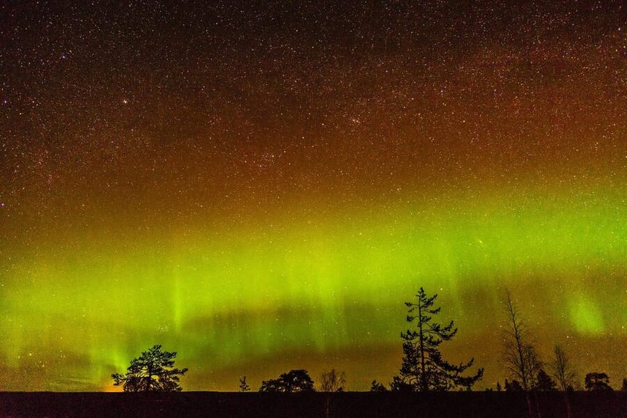 Auroras Northern Lights in Saariselka - A warm hut, fire, and barbecue while you wait