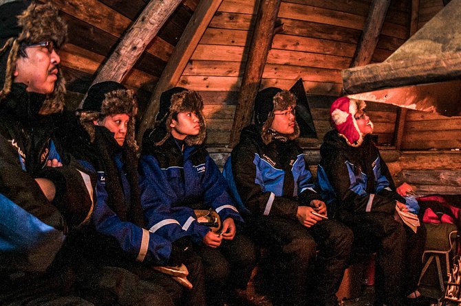 Auroras - Northern Lights Tours by Aurora Experts - Rovaniemi - Waiting under the northern sky