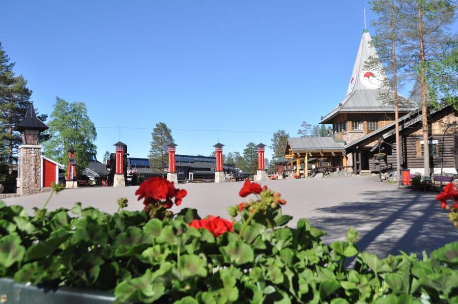 City tour and Santa Claus village visit in Lapland - Meeting Santa Claus in the village