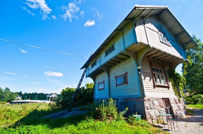 Explore happiest Helsinki: Bike/Ebike: BBQ, Sauna, Forest, &Parks - Seurasaari Open Air Museum and the BBQ
