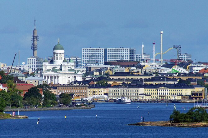 Explore Helsinki in Portuguese with a PRIVATE guide - Helsinki Cathedral and Senate Square