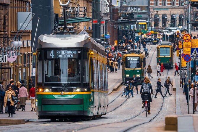 Explore Helsinki in Portuguese with a PRIVATE guide - Aleksanterinkatu and the city center