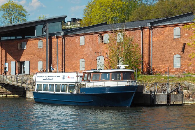 Ferry to Suomenlinna Fortress Island - Arriving in the center of Suomenlinna