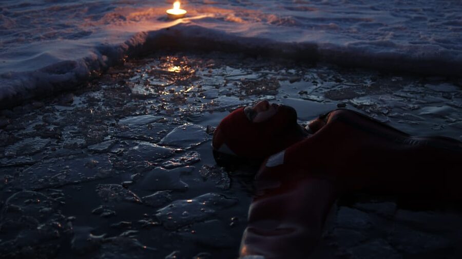From Rovaniemi: Ice Floating under Aurora Borealis - The floating session: calm rather than athletic