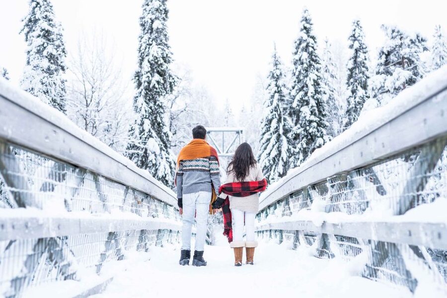 From Rovaniemi: Private Photoshoot in the Lappish Wilderness - Small details that improve the session