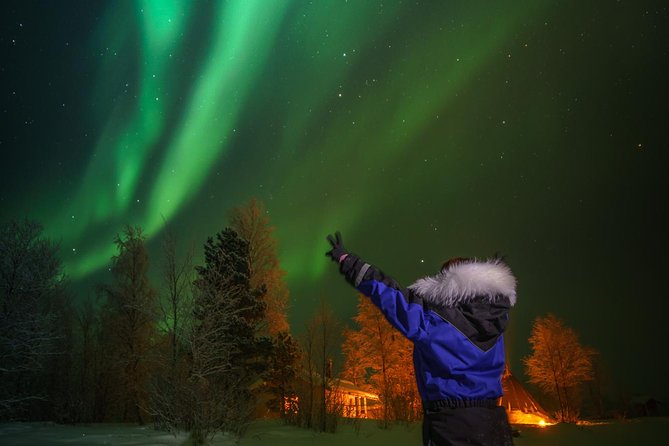 From Saariselkä: Northern lights tour to Lake Inari, incl. dinner - A small family island with a local connection