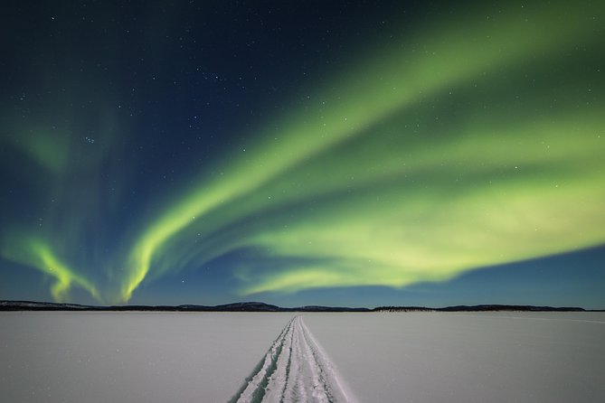From Saariselkä: Northern lights tour to Lake Inari, incl. dinner - The frozen lake ride and the aurora wait