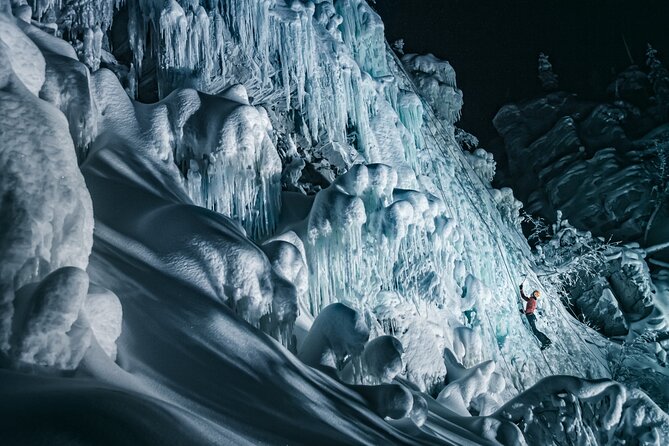 Half-Day Premium Ice Climbing in Pyhä Lapland - Fire, berry juice, and a light meal