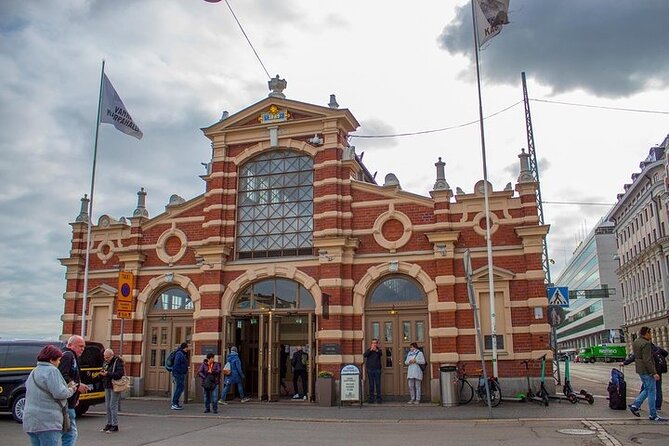 Helsinki Airport Layover Sightseeing Tour - Esplanadi Park and a change of pace