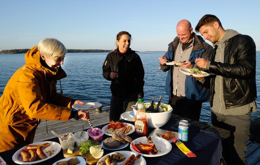Helsinki: Archipelago RIB Boat Tour with BBQ Lunch and Sauna - Leaving Helsinki by RIB boat