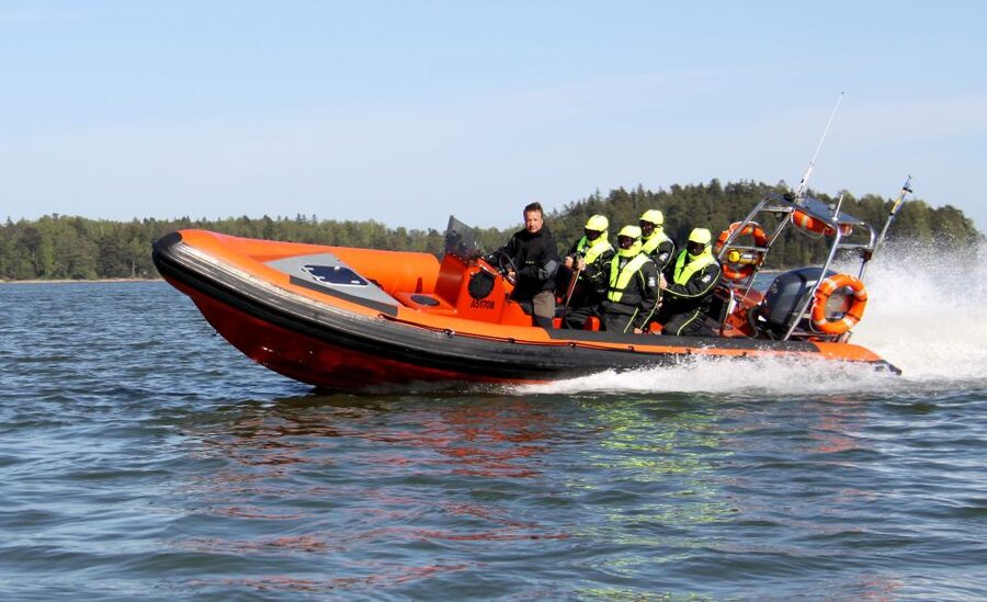 Helsinki: Archipelago RIB Boat Tour with BBQ Lunch and Sauna - Seeing Helsinki’s eastern island world