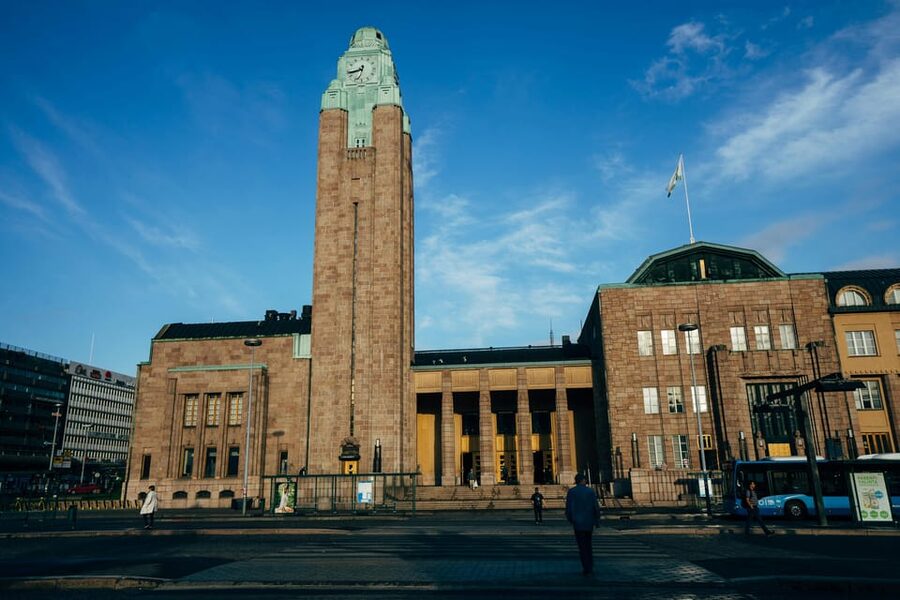 Helsinki: Architectural Highlights Guided Walking Tour - Jugend details, Esplanadi, and the city’s public face
