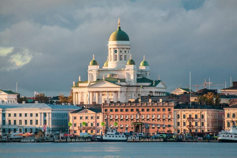 Helsinki: Architectural Highlights Guided Walking Tour - Senate Square and the grand old center