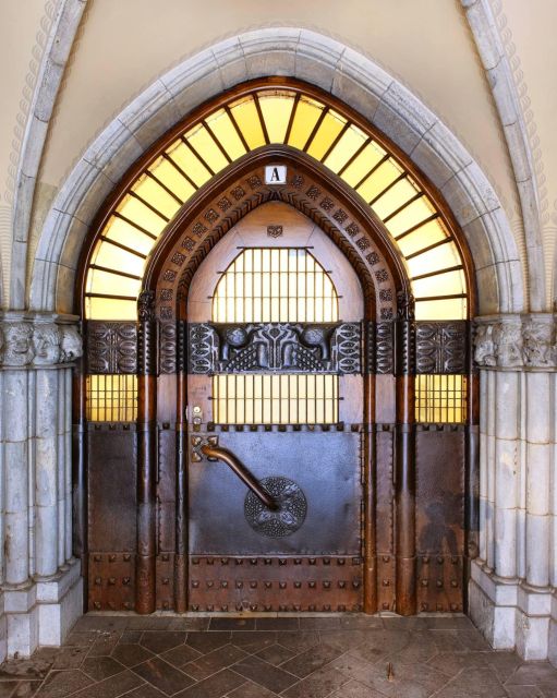 Helsinki: Architecture Walking Tour with Expert - Walking in summer, rain, and winter