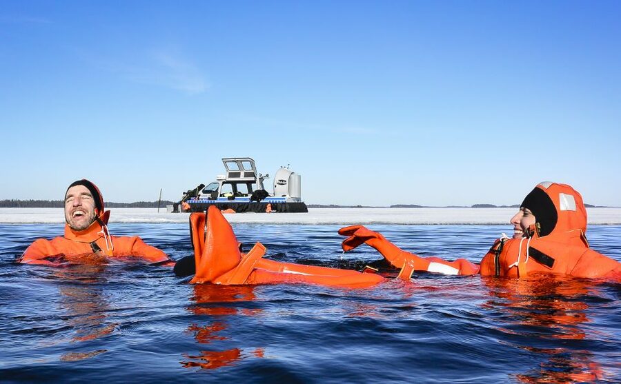 Helsinki: Arctic Ice Experience with Lunch - Walking an island shaped by the Ice Age