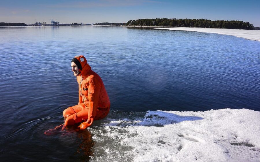 Helsinki: Arctic Ice Experience with Lunch - Campfire lunch with salmon soup