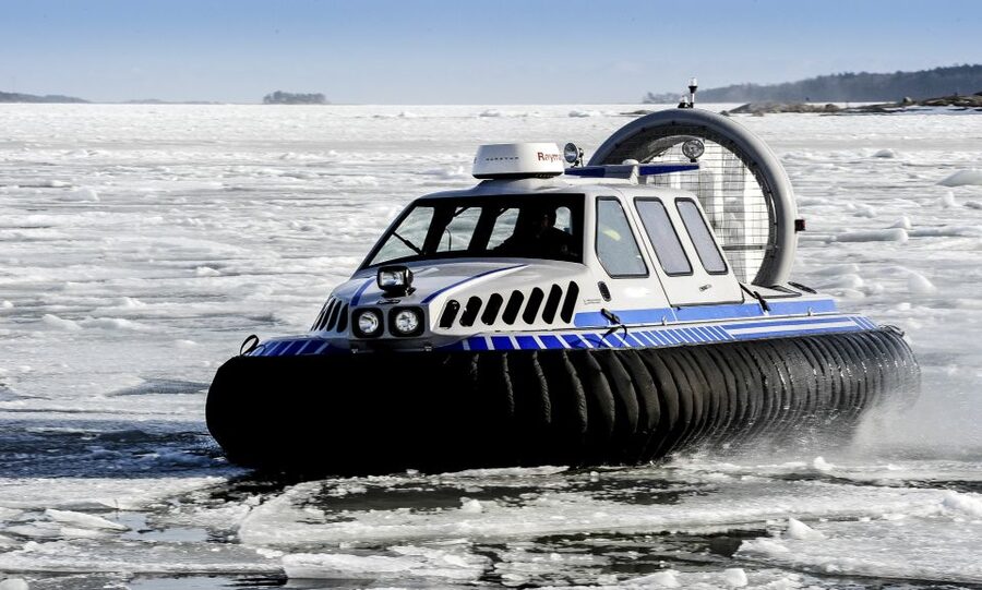 Helsinki: Arctic Ice Experience with Lunch - Hovercraft or steel boat, depending on the ice