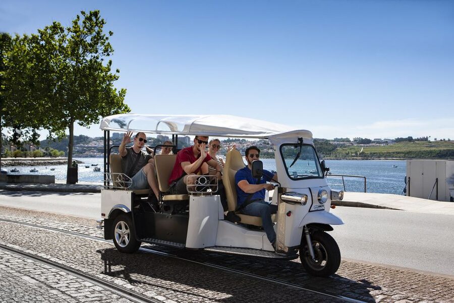 Helsinki City: 2.5-Hour City Tour with Electric TukTuk - Why an electric tuk-tuk works well in Helsinki