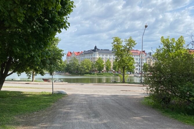 Helsinki City 3-Hour Kayak Trip - Getting comfortable in a beginner kayak