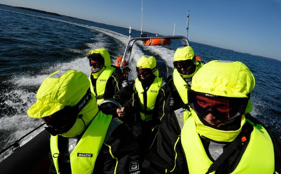 Helsinki: City and Outer Islands Guided RIB Boat Tour - When the RIB opens up