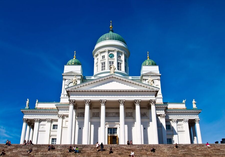 Helsinki: City and Suomenlinna 5-Hour Sightseeing Tour - Walking through the barracks and Great Courtyard