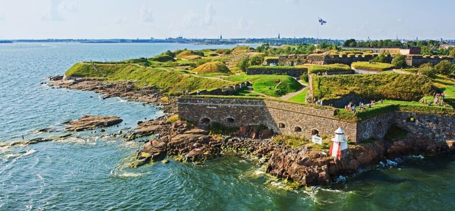 Helsinki: City and Suomenlinna 5-Hour Sightseeing Tour - Esplanade Park and Helsinki’s central streets