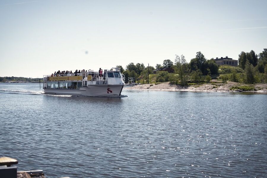 Helsinki: City Highlights 1.5-Hour Archipelago Cruise - Katajanokka and the return to Market Square