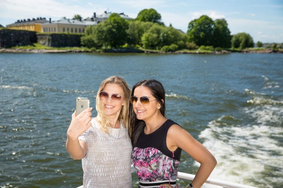 Helsinki: City Highlights 1.5-Hour Archipelago Cruise - Kaivopuisto and the southern island belt