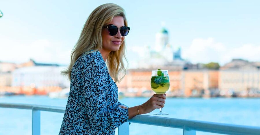 Helsinki: Evening Archipelago Cruise - Island neighborhoods, cottages, and rocky coves