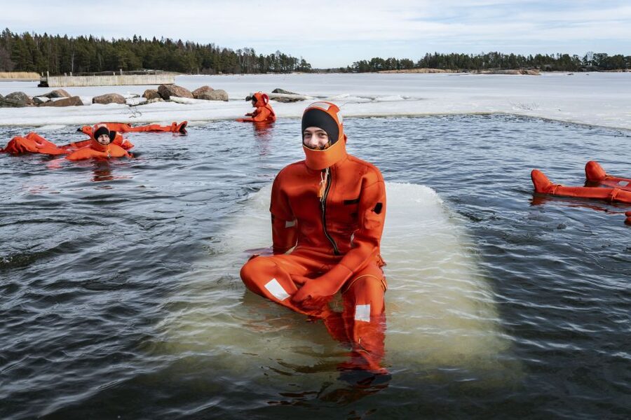 Helsinki: Floating Experience in a Survival Suit - Smart preparation for a warmer, easier session
