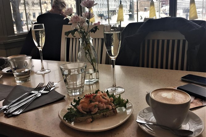 Helsinki Food Tour Including Tastings - A quick walk through Esplanadi Park