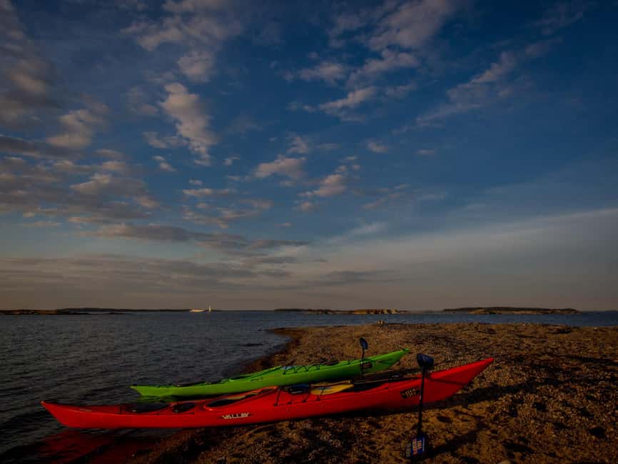 Helsinki: Midnight Sun Kayaking Tour with Campfire - What the $152 price really covers