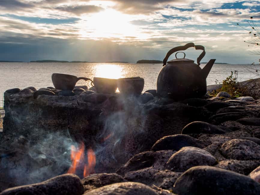 Helsinki: Midnight Sun Kayaking Tour with Campfire - The second 90-minute paddle into the late light