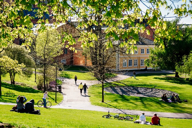 Helsinki private tour with a city planner - Runeberg’s statue and the cultural story of Finland