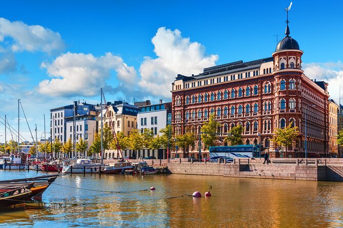 Helsinki Scavenger Hunt and Highlights Self-Guided Tour - Language choices and app practicalities
