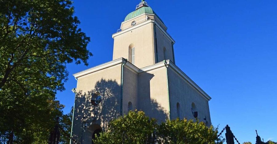 Helsinki Shore Excursion: City Sightseeing and Suomenlinna - The Helsinki city loop before the ferry