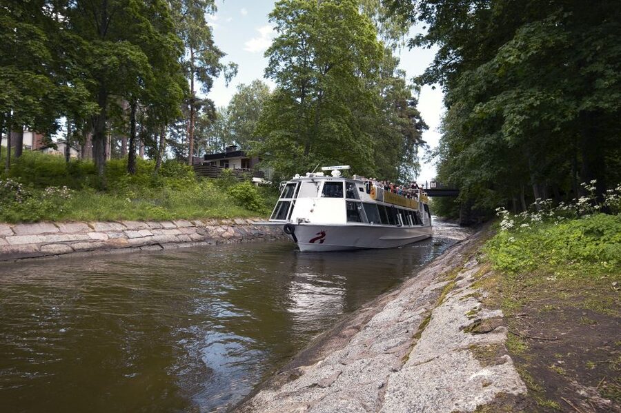 Helsinki: Sightseeing Canal Cruise with Audio Commentary - Seating, blankets, café, and weather