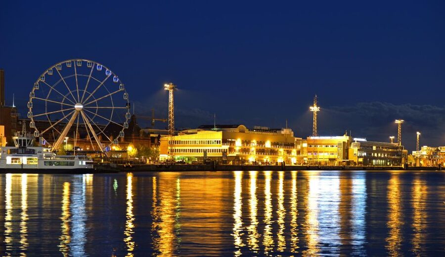 Helsinki: SkyWheel Helsinki Entry Ticket - Inside the gondola: comfort, photos, and weather