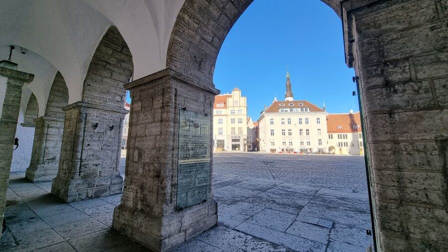 Helsinki: Tallinn Guided Day Tour with Ferry Crossing - From Helsinki’s West Terminal to the Gulf of Finland