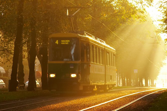 Helsinki tram tour with a city planner - Huvilakatu’s colorful villas