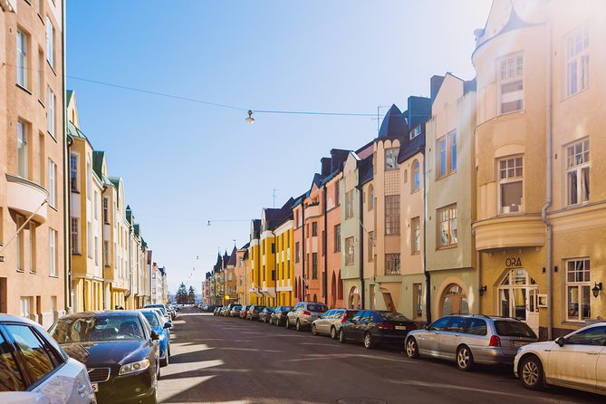 Helsinki tram tour with a city planner - Kansalaistori and the modern civic center