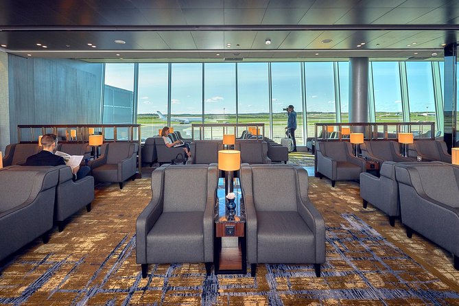 Helsinki-Vantaa Airport Plaza Premium Lounge - Staff Help Can Matter More Than the Furniture