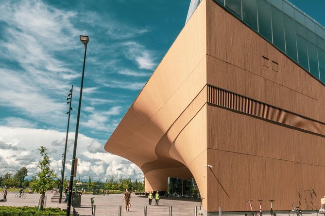 Helsinki Walking Tour at Helsinki Architecture - From Senate Square to the Helsinki of today