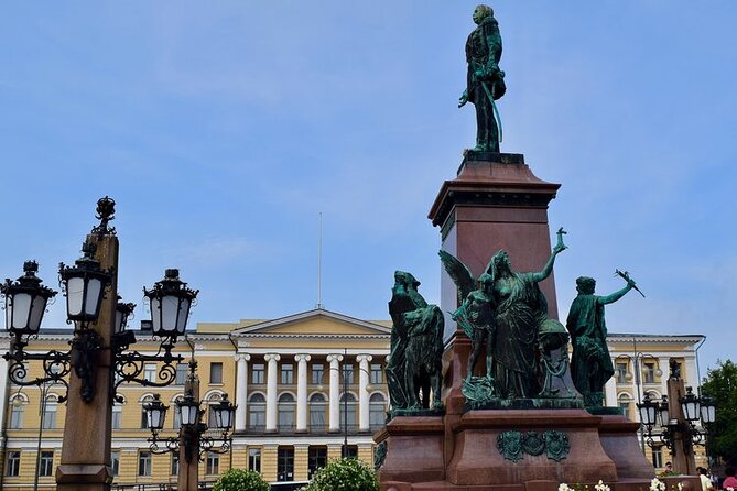 Helsinki Walking Tour at Helsinki Architecture - Sanoma House and the four guardians of the station