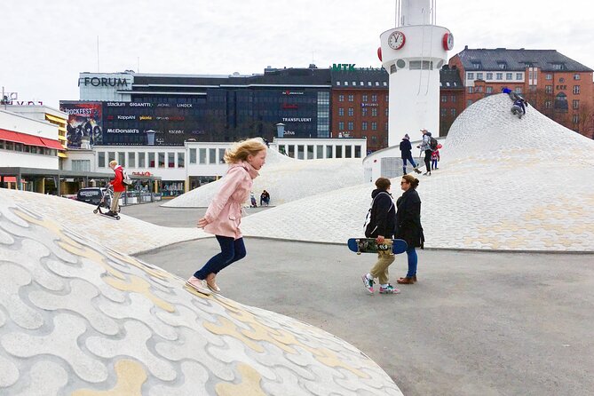 Helsinki walking tour with a city planner - Swedish Theater and the railway station