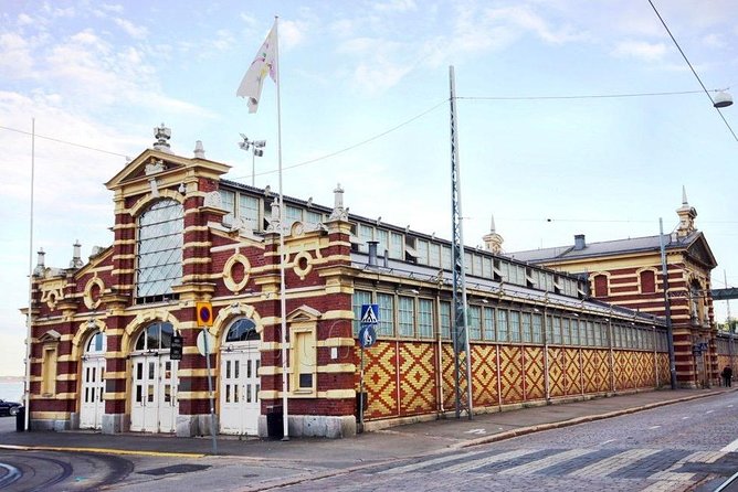 Helsinki Walking Tour with PRIVATE Professional guide - Esplanadi Park, Helsinki’s everyday promenade