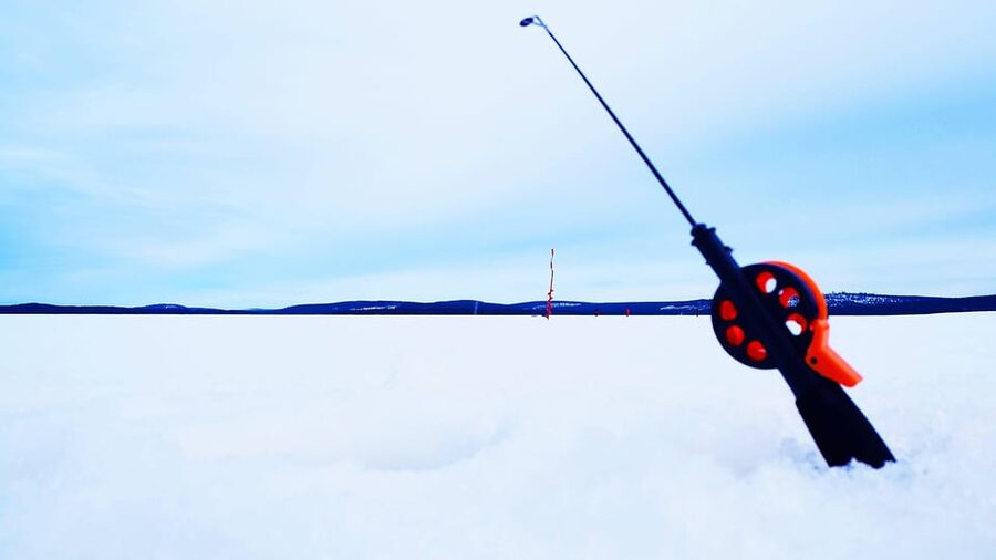 Ice fishing program in Lapland - A realistic three-hour plan