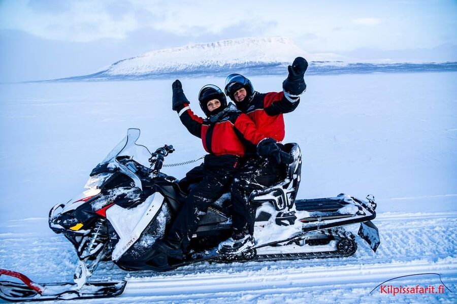 Kilpisjärvi: Border of Three Countries Snowmobile Safari - A hot drink before the ride back
