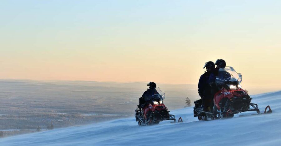 King of Ylläs: Snowmobiling to the Hill - Returning through forest and frozen marsh