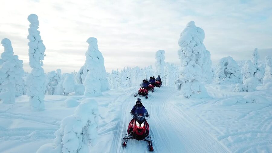 King of Ylläs: Snowmobiling to the Hill - What 25 kilometers on a snowmobile really feels like